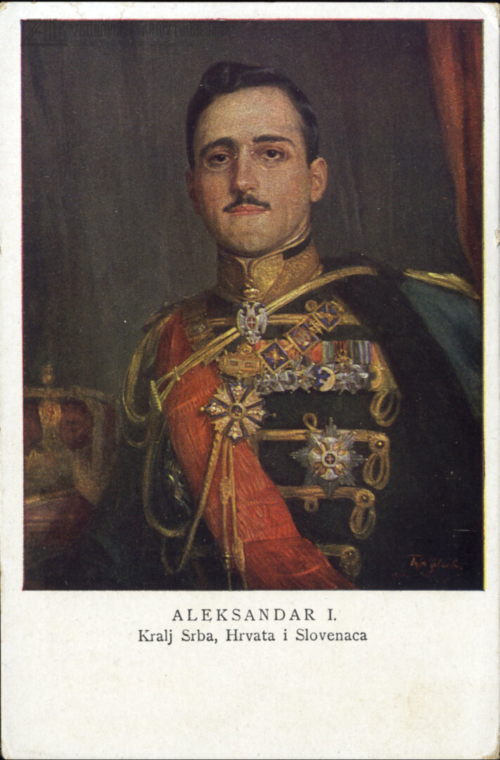 Regent Aleksander Karađorđević (1888–1934) je 1. decembra 1918 razglasil združitev t. i. »ujedinjenje« Kraljevine Srbije z Državo Slovencev, Hrvatov in Srbov v novo državo – Kraljestvo Srbov, Hrvatov in Slovencev. Kralj je postal leta 1921, po smrti očeta, kralja Petra I. (SI_ZAL_LJU/0342, Zbirka fotografij, A4-1-234)