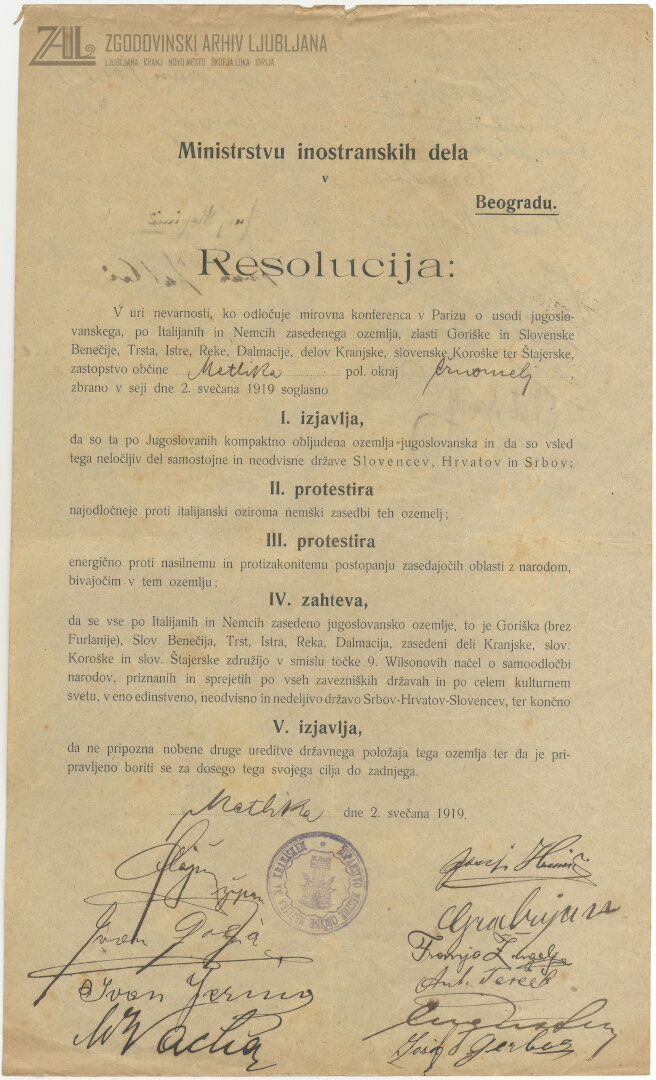 Resolucija za priključitev Primorskih Slovencev k Državi Srbov, Hrvatov in Slovencev. Podpisana je bila za mirovno konferenco v Parizu (1919). (SI_ZAL_MET/0002, Občina Metlika, t. e. 54, a. e. 149).